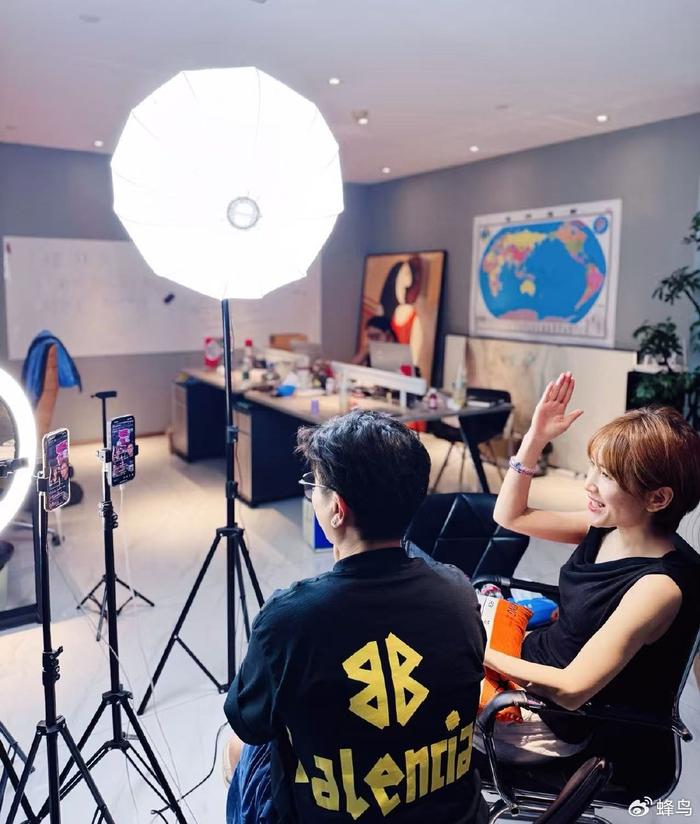 轰炸电话 Shop全托管模式_tiktok印尼直播专线_中美关税战义乌影响