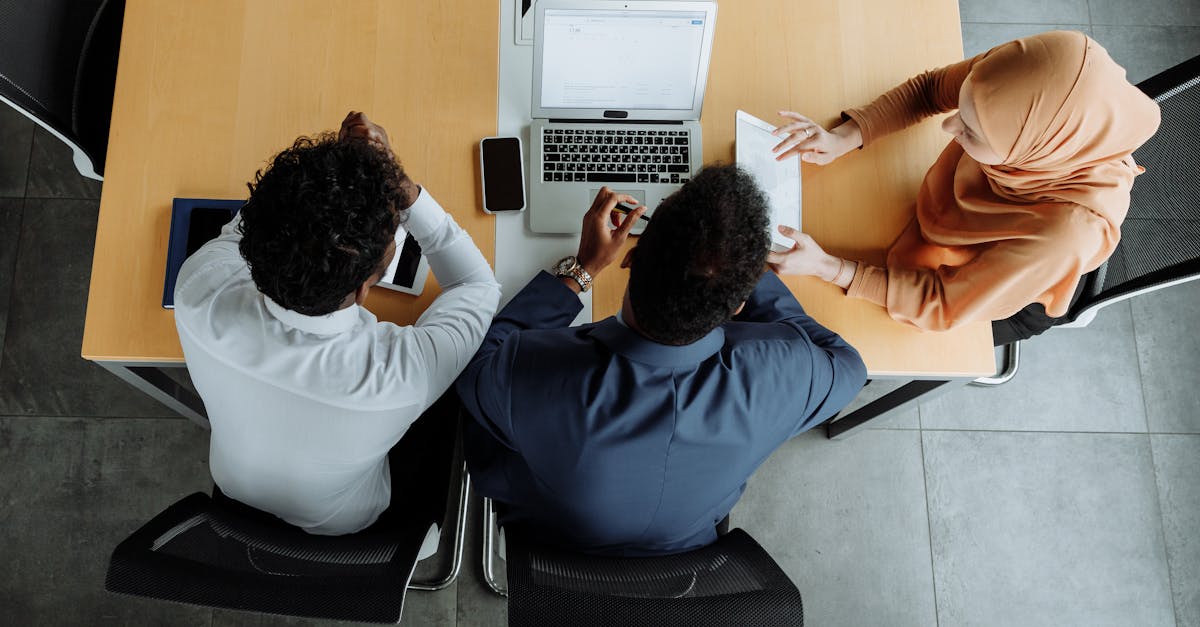 微信号白号批发:实名认证下的在线理财与风险控制